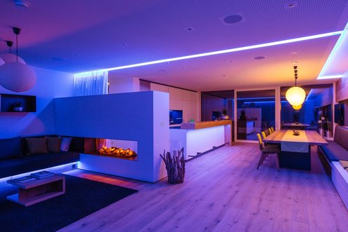 _c_Loxone_Showhome_Lounge_blue_violett_Touch_pure